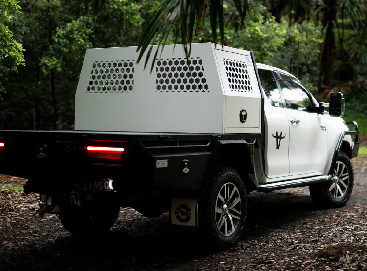 Ute tray dog clearance box