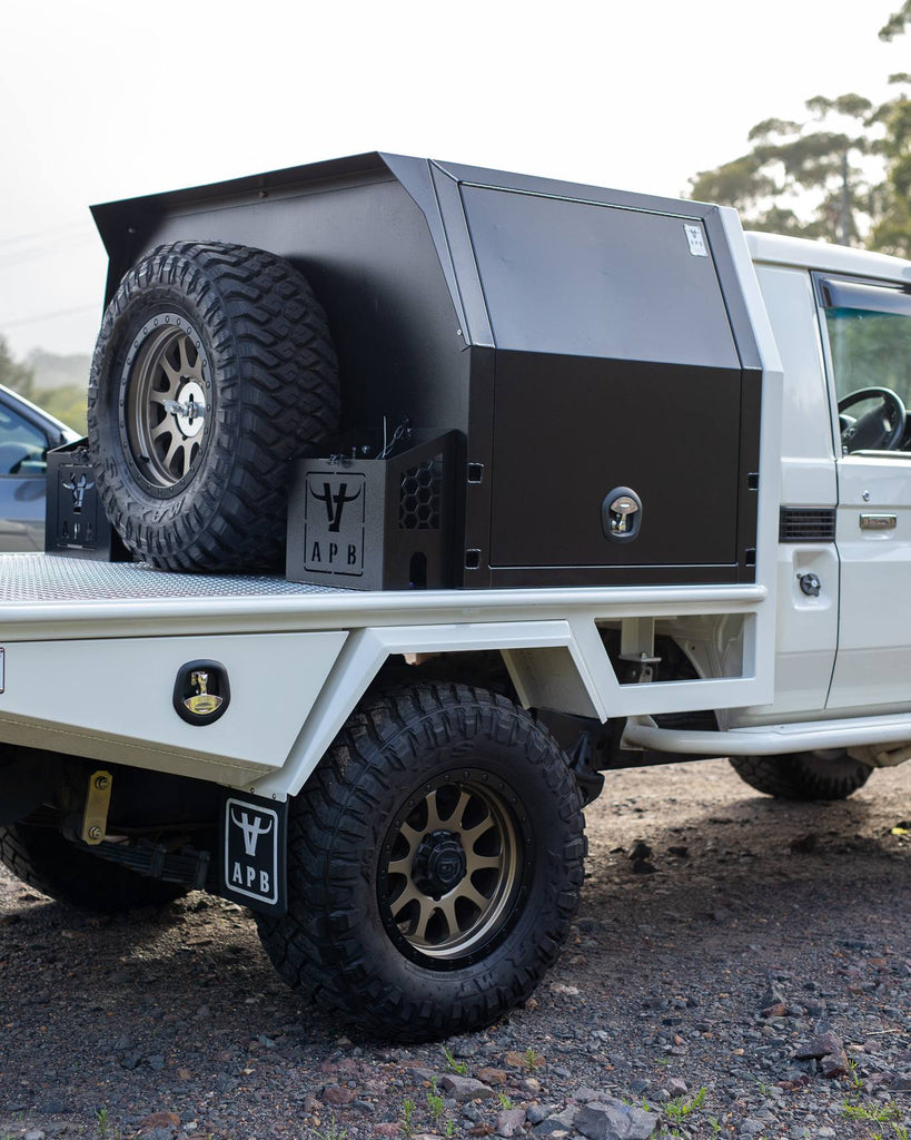 Canopy + dog box hardware