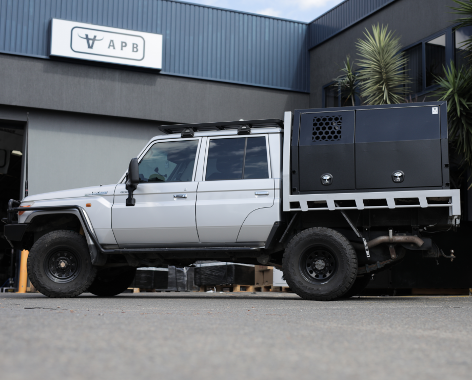 AMAROK CANOPIES & DOG BOXES