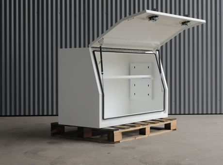 Apboxes 1400mm white aluminium gullwing toolbox, displayed with its door open on a pallet.