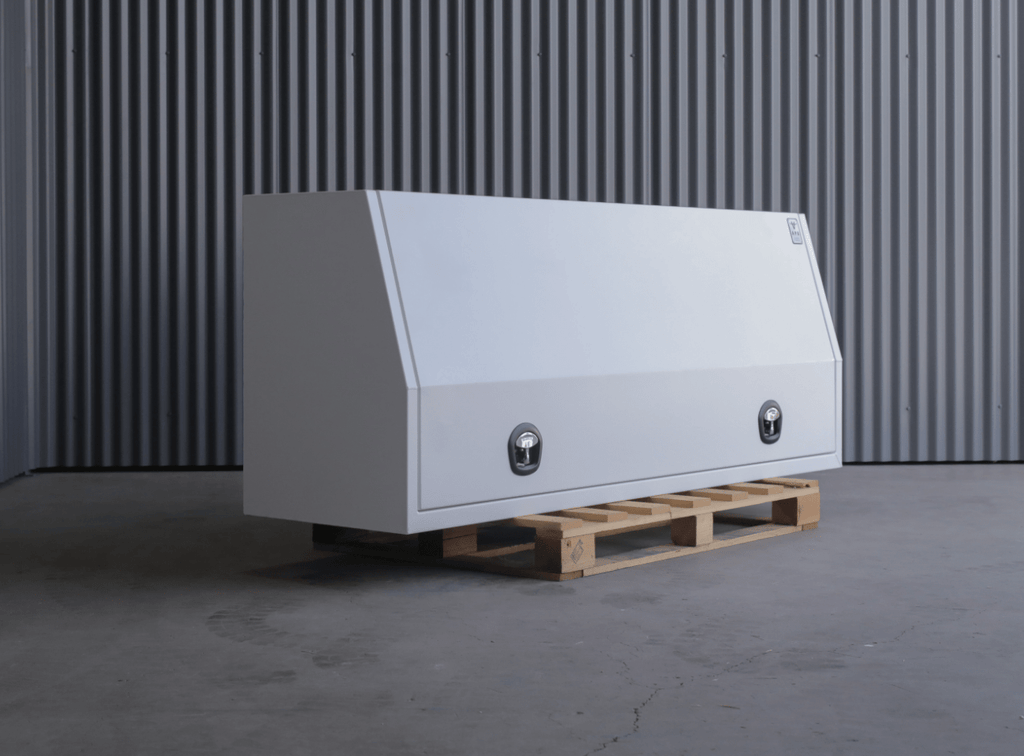 Apboxes 2100mm white 3-drawer gullwing toolbox, closed and positioned for a side view in front of a grey wall.