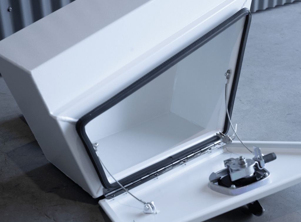 600mm underbodytoolboxes white 04-min