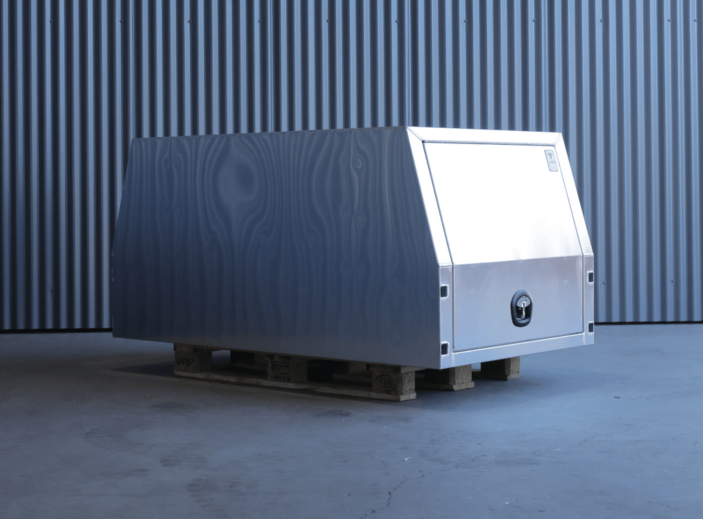 Side view of an apboxes 800mm aluminium gullwing canopy, offering durable construction for your utility needs.