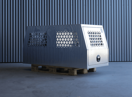 Side view of the Apboxes 800mm full alloy dog box, crafted for durability and maximum ventilation.