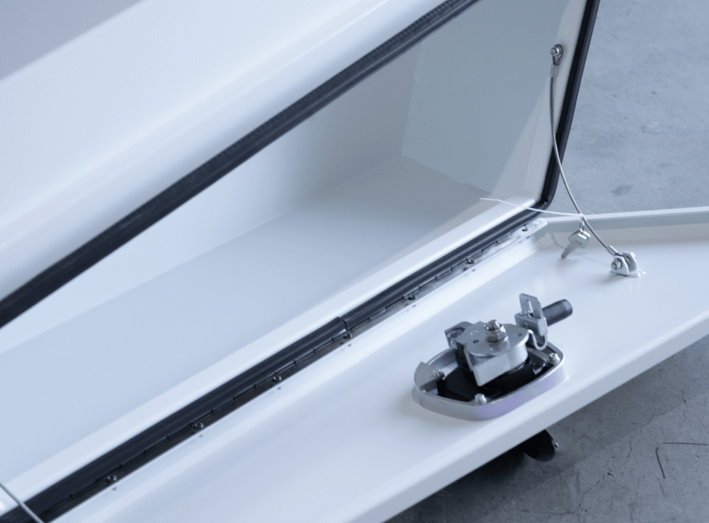 900mm underbodytoolboxes white 04-min