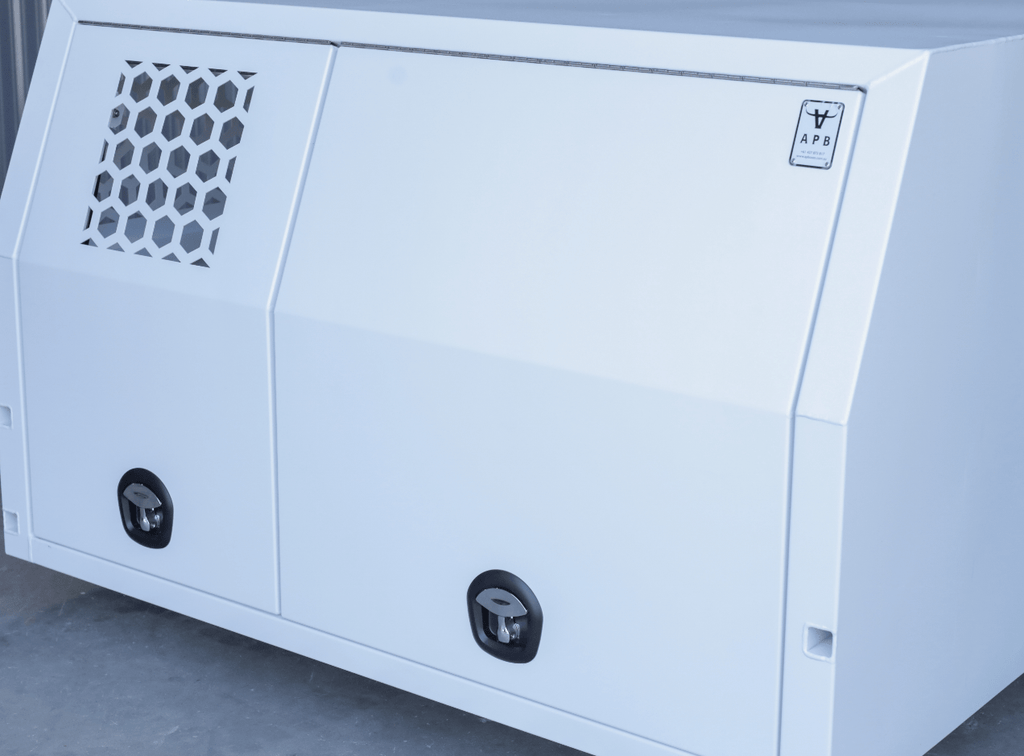 Side view of the apboxes lc79 1700mm full dog box canopy in white, showcasing vent and exterior details.