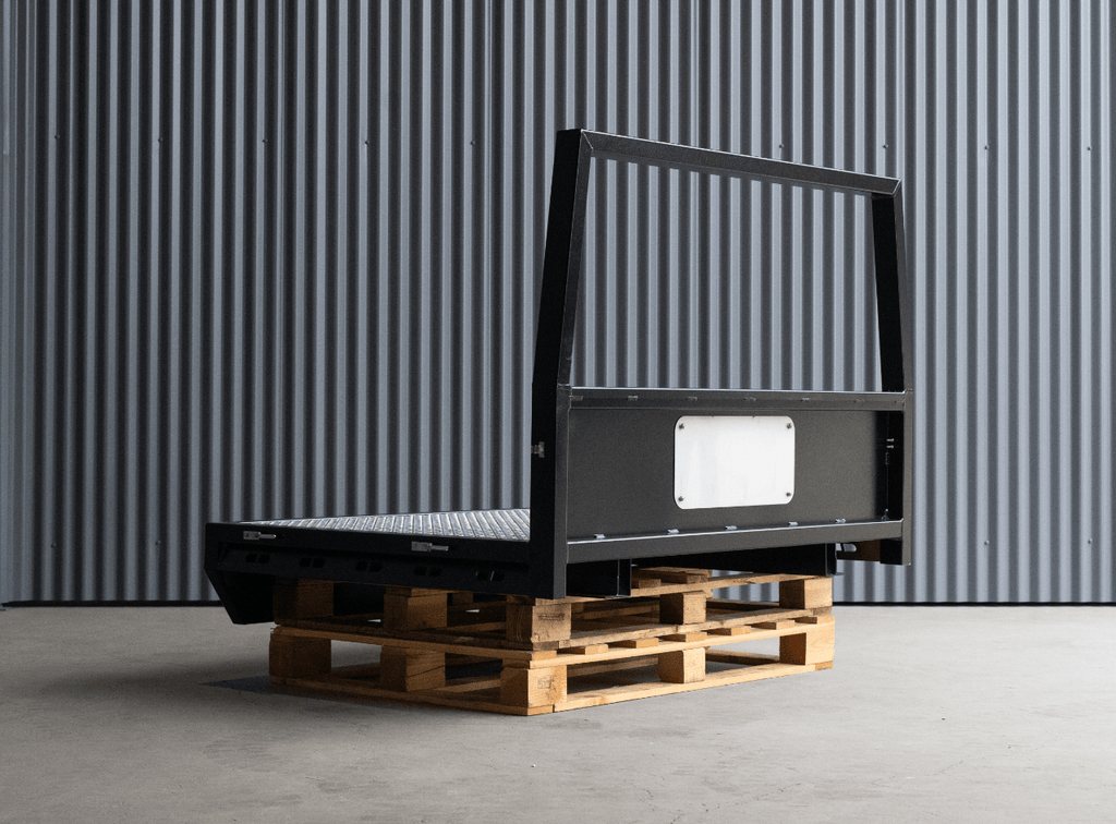 Utv tray black 05-min efb8de15-1004-4902-9f41-efd2cc719778