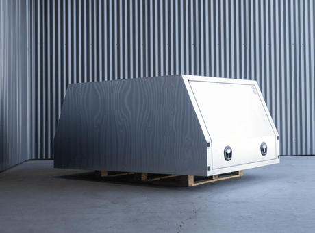 APBOXES XL Series 1400mm jack-off canopy in alloy - closed view